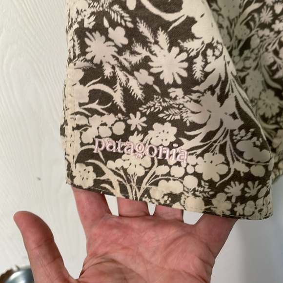 Patagonia Men’s Like New Swim Shorts Floral Brown White Adjustable Size 36 Waist - Picture 6 of 6